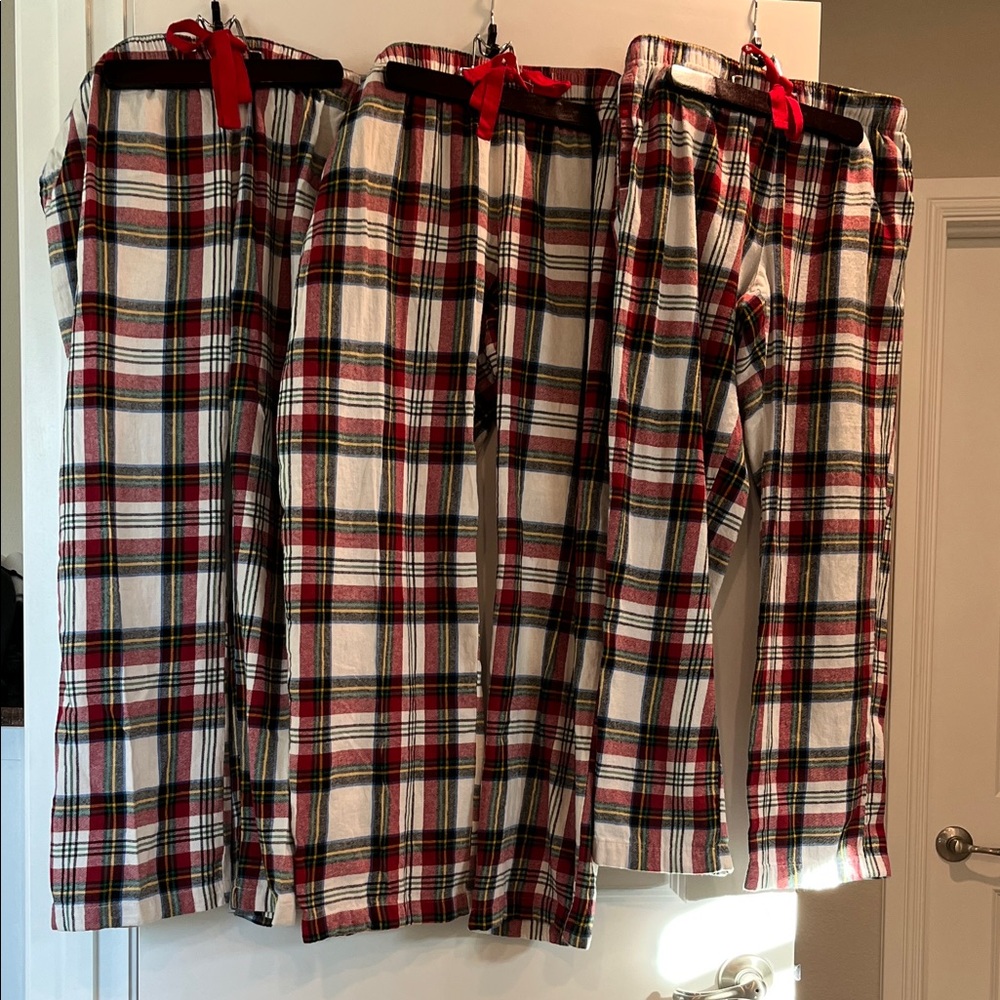 Set of 3 Unisex Christmas Pj bottoms & 3 Lampoon’s Christmas Vacation Tees. - Picture 3 of 12